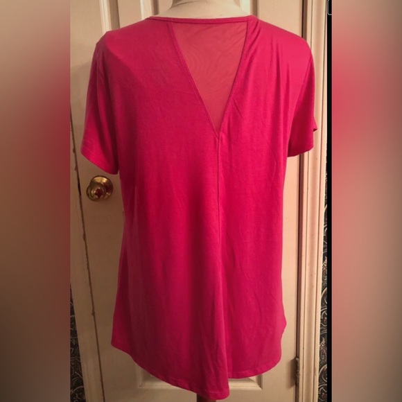 Pro Player Pink short sleeve tshirt Small mesh area in back Size large - Picture 2 of 3